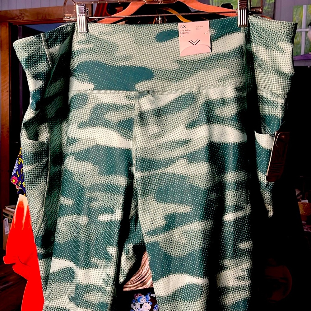 3X version active wear green camo NWT